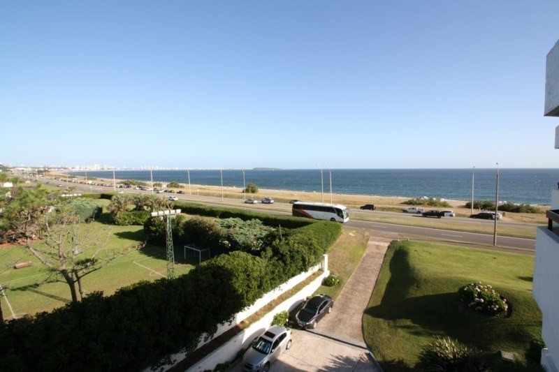 Pent house en venta sobre Playa Mansa con magníficas vistas !!